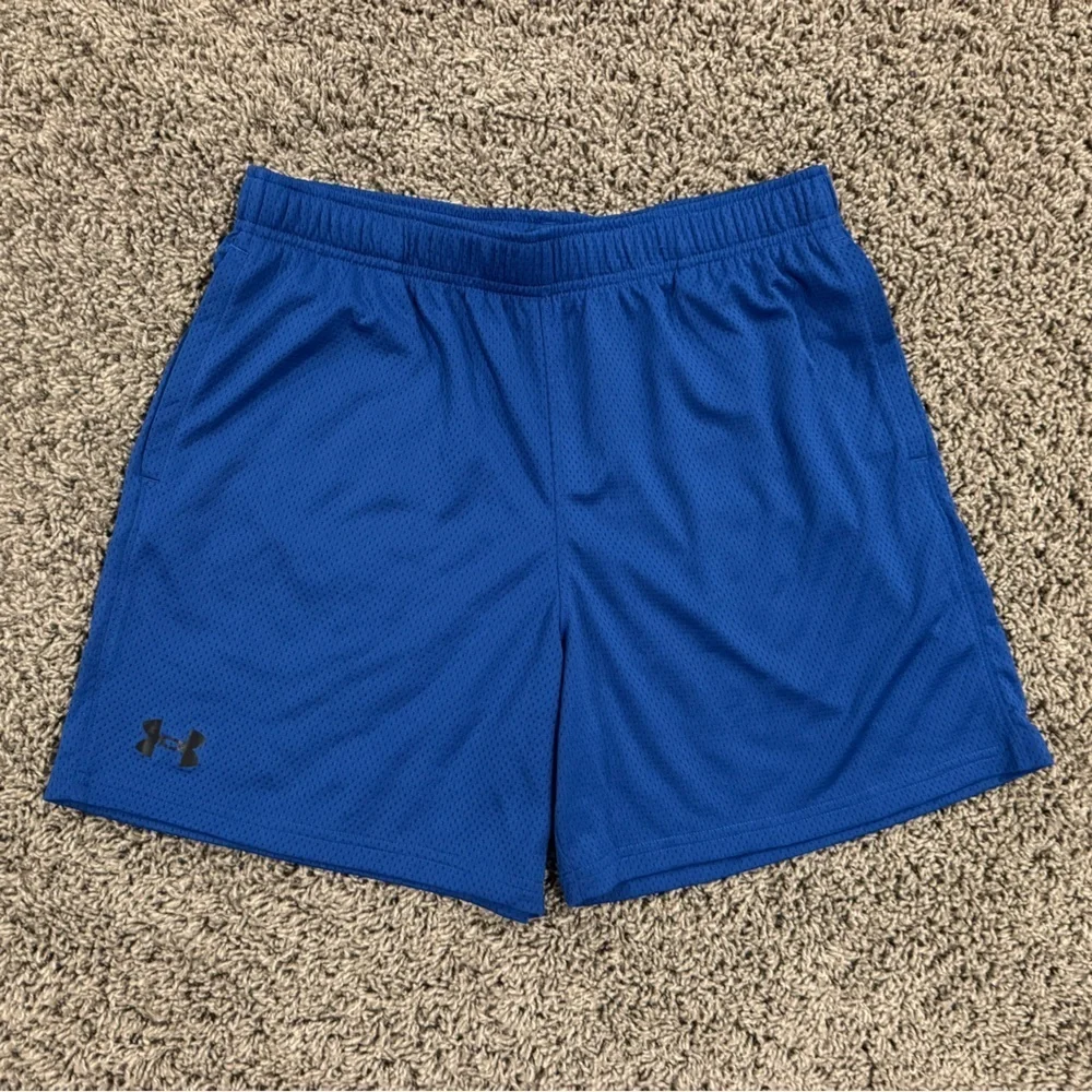 NWT boys Under Armour Athletic Shorts in Royal Blue, size XL.